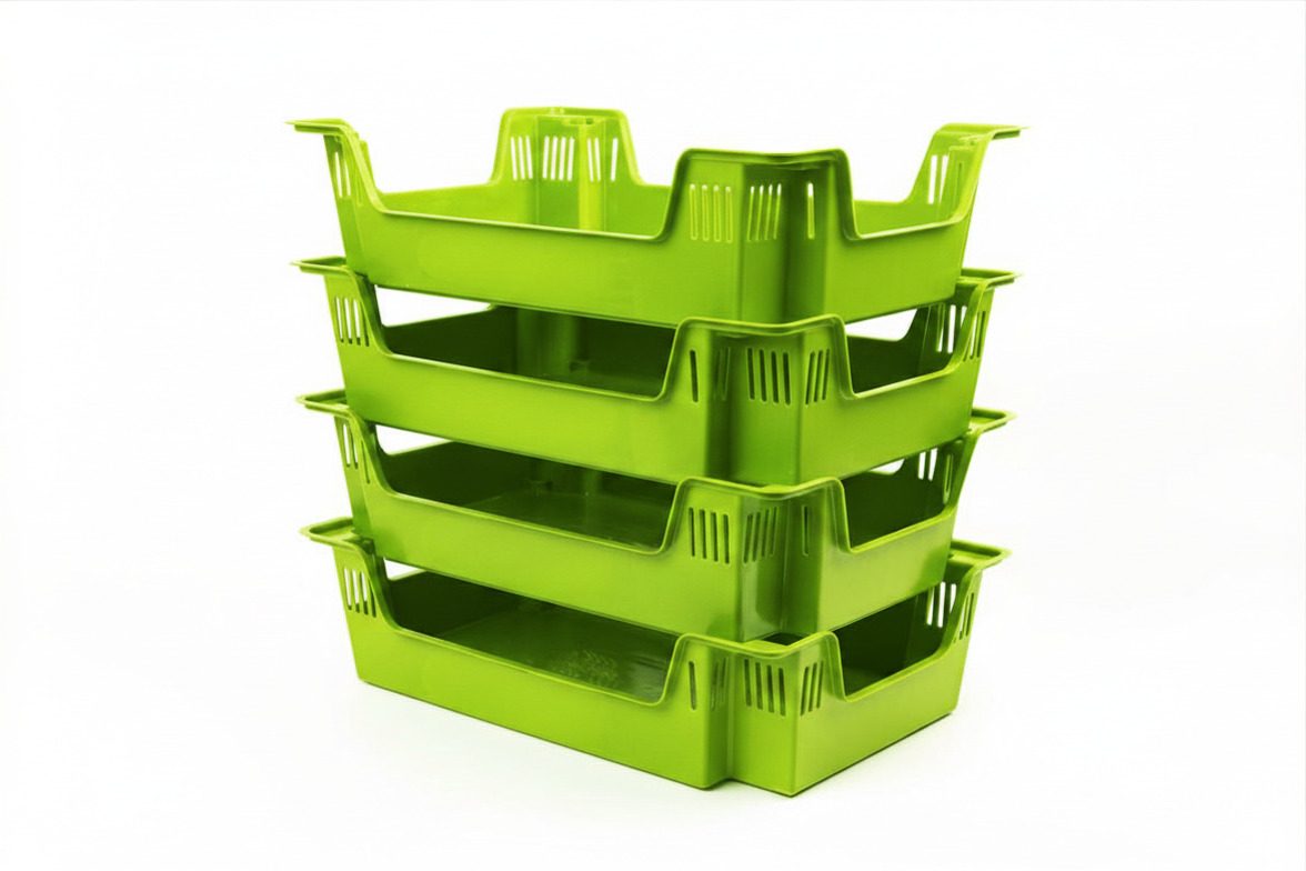 Cajas de plástico verdes apiladas para uso agrícola e industria alimentaria, BIO-CRATES